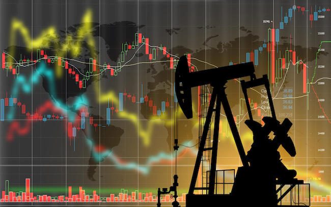 Giá dầu biến động mạnh do dự báo nhu cầu giảm trong năm 2024