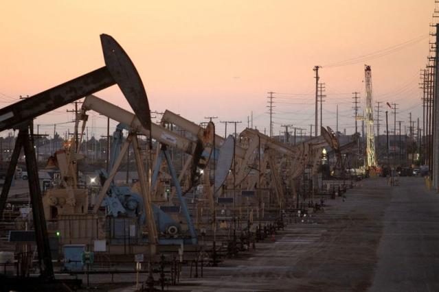 Giá dầu WTI tăng gần 2%