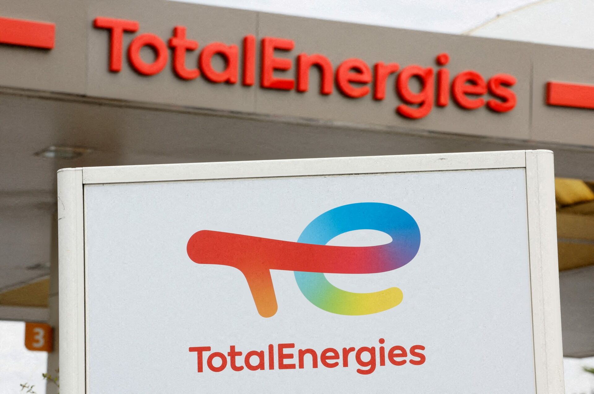 TotalEnergies, ‘đại gia’ năng lượng của Pháp, thông báo chia cổ tức