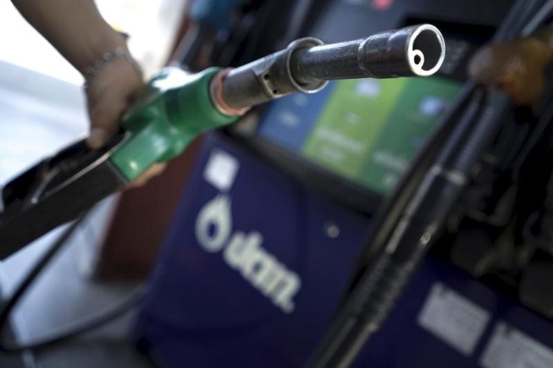 Giá dầu ổn định gần mức cao 4 tháng sau các cuộc tấn công vào cơ sở lọc dầu của Nga