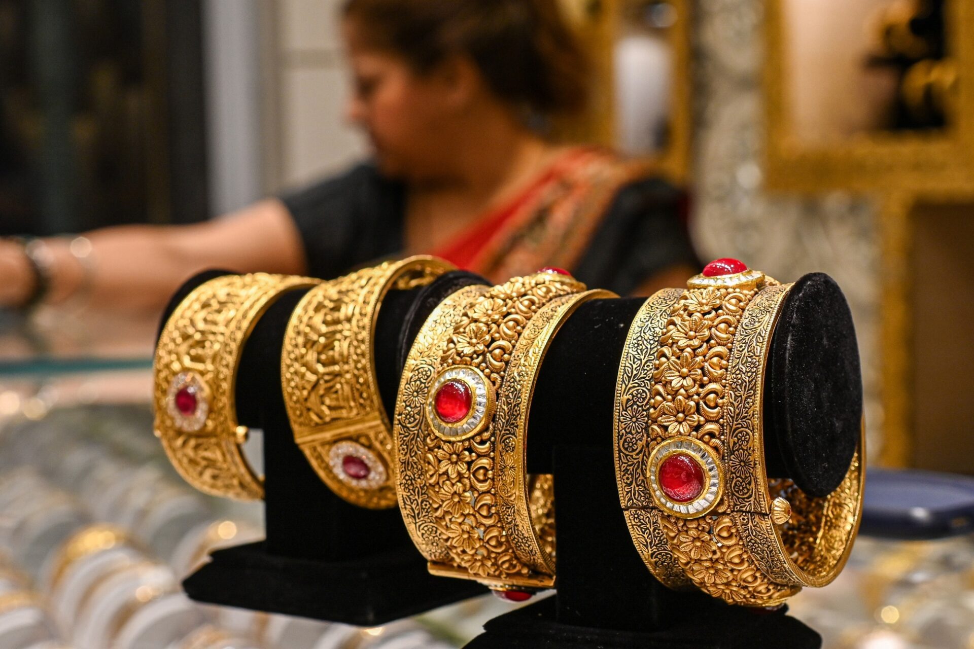 Tâm điểm thị trường: Giá vàng tăng vọt sẽ làm giảm nhu cầu cưới ở Ấn Độ