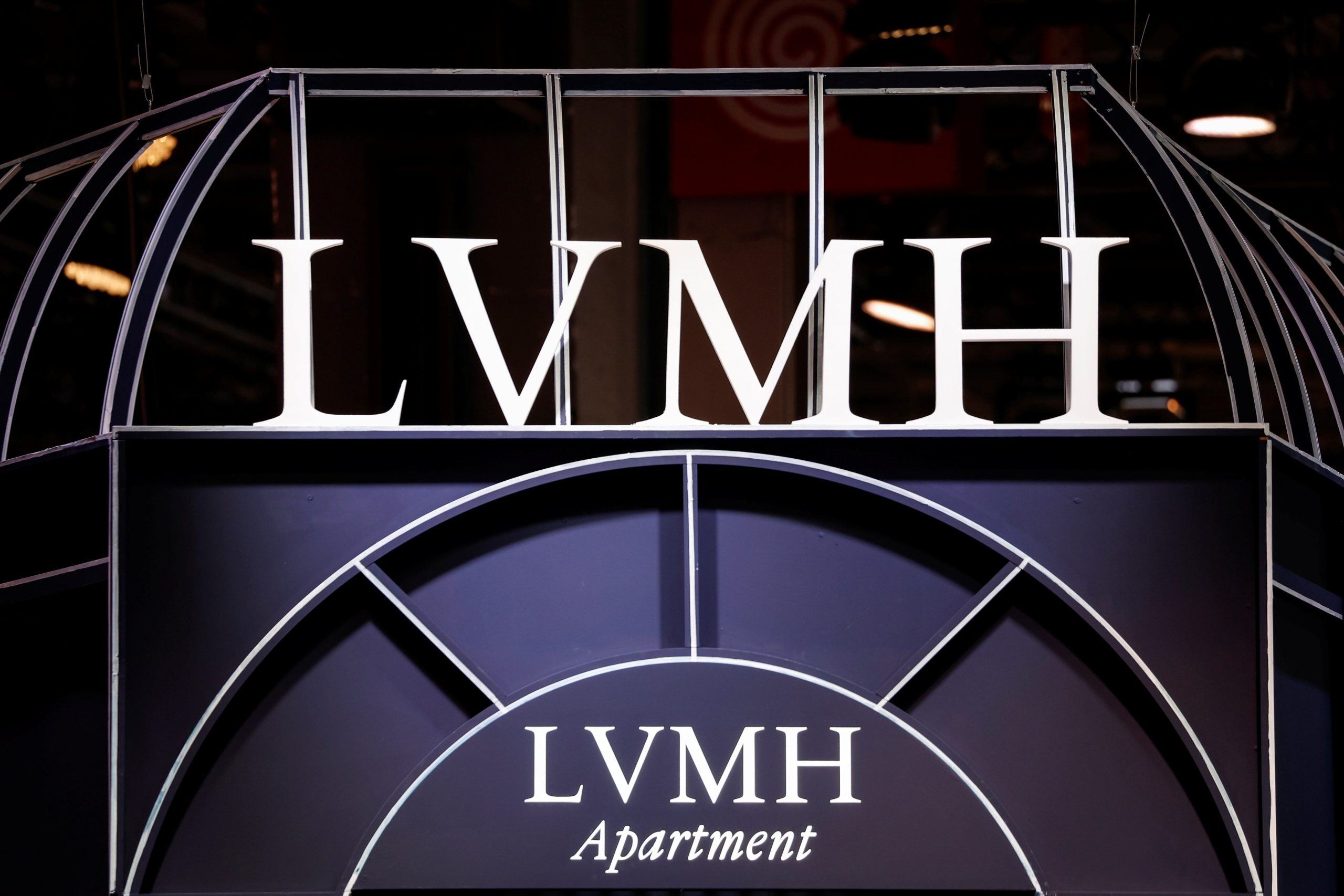 LVMH Moët Hennessy Louis Vuitton chia cổ tức