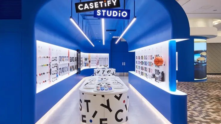 Giám đốc điều hành Wesley Ng cho biết Casetify hiện đang chú ý mở rộng toàn cầu các cửa hàng bán lẻ, nơi khách hàng có thể thiết kế vỏ điện thoại của riêng mình “ngay tại chỗ và nhận trong vòng 30 phút”.
