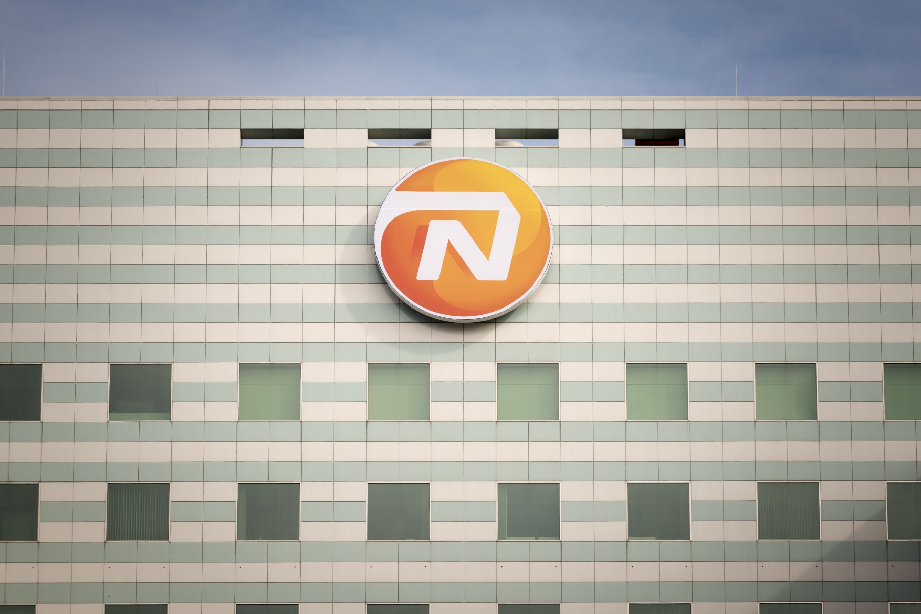 Nhà đầu tư giá trị có nên mua cổ phiếu NN Group (NNGRY)?