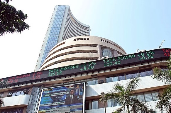 Sensex và Nifty Gặp Khó Khăn Tìm Hướng Đi Trước Bài Phát Biểu Của Powell; Cổ Phiếu Công Nghệ Thất Thế